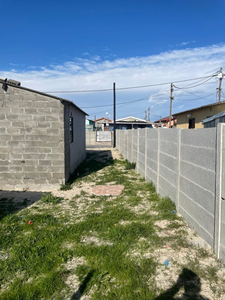 2 Bedroom Property for Sale in Umrhabulo Triangle Western Cape